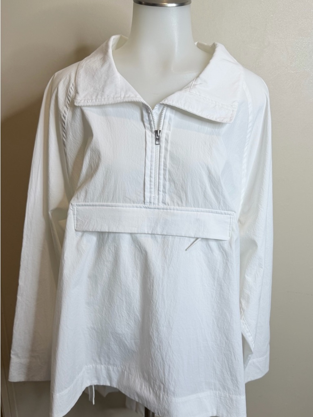Athleta White Jacket with Silver Zipper Pull